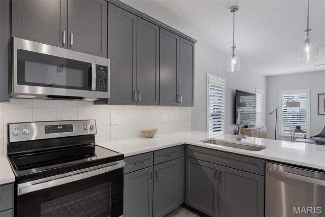 9409 Vandervoort Court, Crestwood, MO 63126
