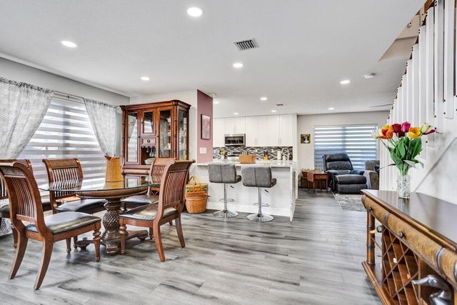 5222 Prairie Dunes Village Circle, Lake Worth, FL 33463