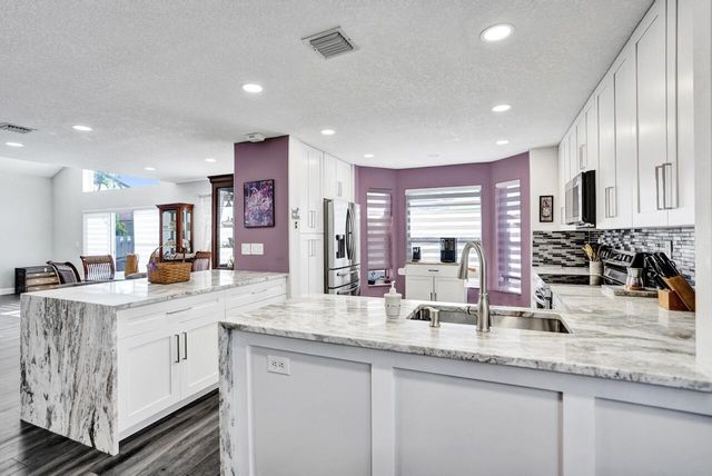 5222 Prairie Dunes Village Circle, Lake Worth, FL 33463