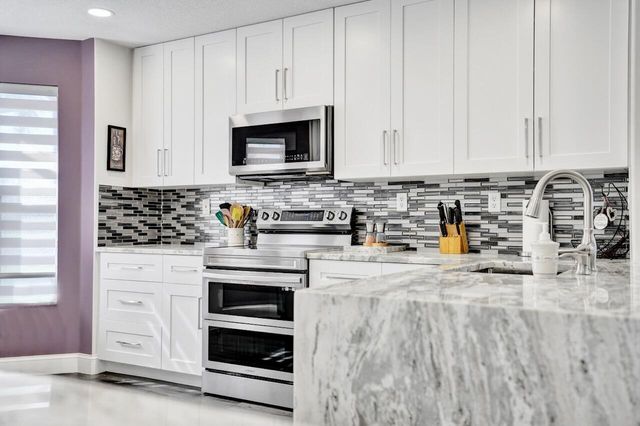 5222 Prairie Dunes Village Circle, Lake Worth, FL 33463