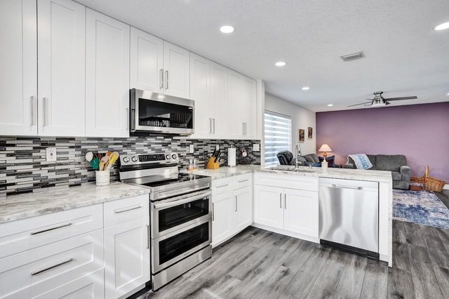 5222 Prairie Dunes Village Circle, Lake Worth, FL 33463