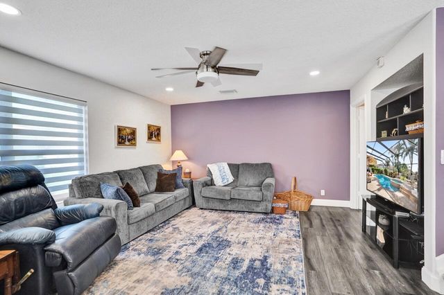 5222 Prairie Dunes Village Circle, Lake Worth, FL 33463