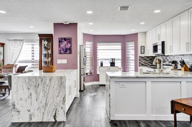 5222 Prairie Dunes Village Circle, Lake Worth, FL 33463