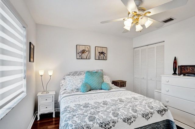 5222 Prairie Dunes Village Circle, Lake Worth, FL 33463