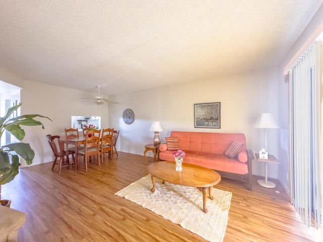 2721 Garden Drive N 312, Lake Worth, FL 33461