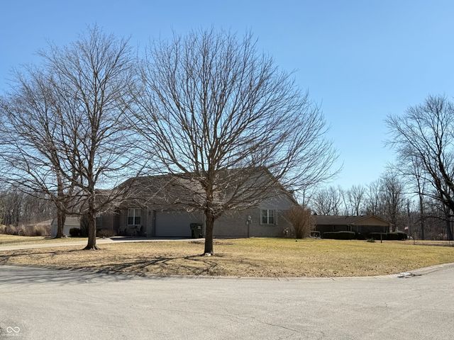 3361 W Hidden Lake Court, Greenfield, IN 46140