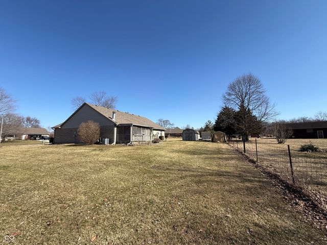 3361 W Hidden Lake Court, Greenfield, IN 46140