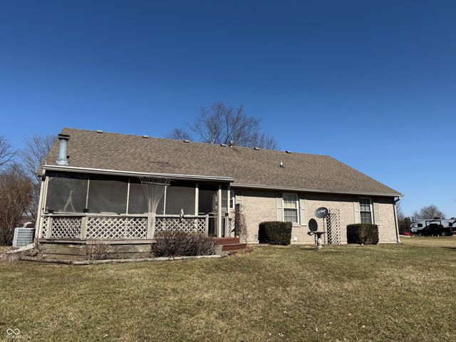 3361 W Hidden Lake Court, Greenfield, IN 46140