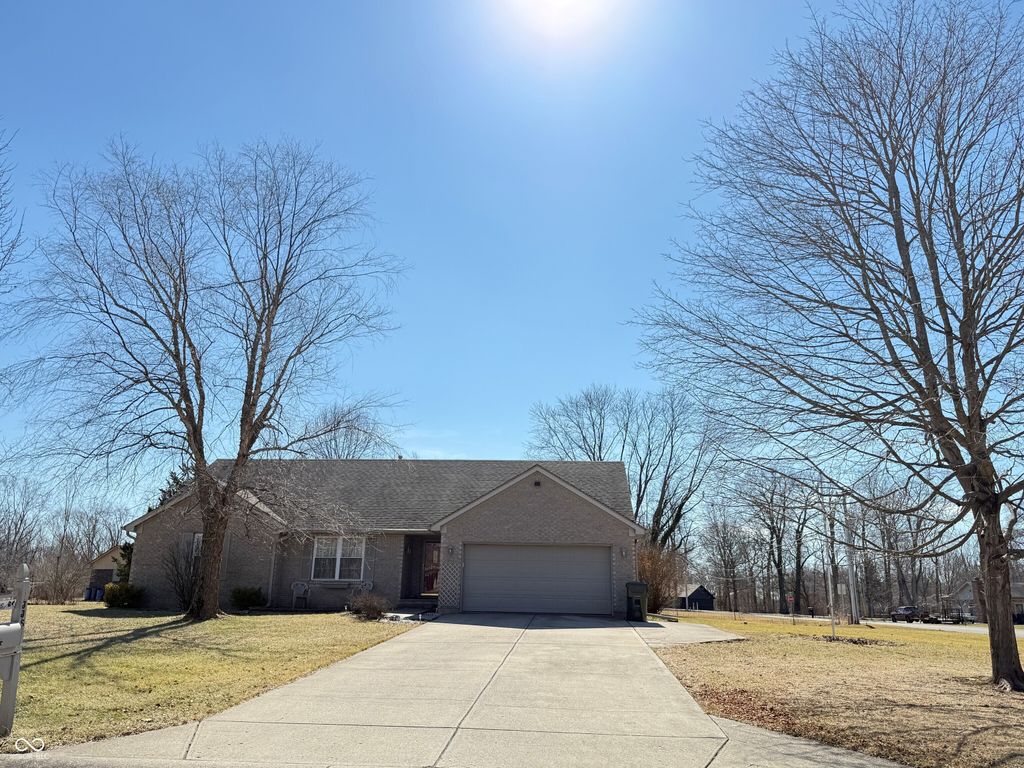 3361 W Hidden Lake Court, Greenfield, IN 46140