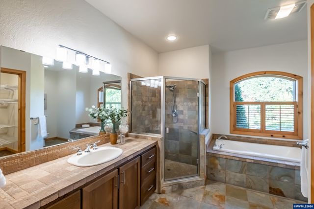 3559 NW Glenridge Dr, Corvallis, OR 97330