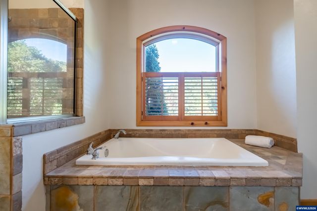3559 NW Glenridge Dr, Corvallis, OR 97330