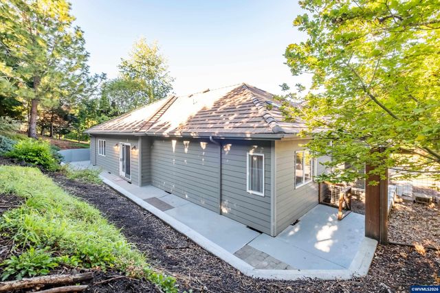 3559 NW Glenridge Dr, Corvallis, OR 97330