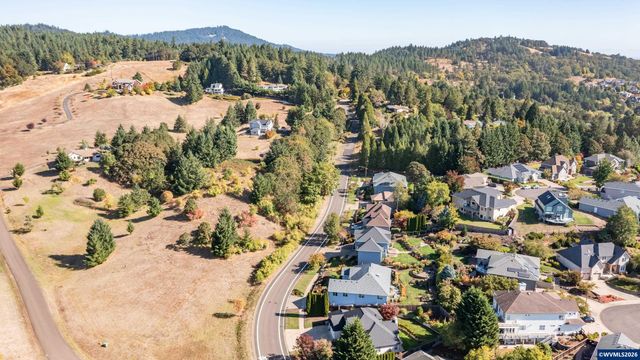 3559 NW Glenridge Dr, Corvallis, OR 97330