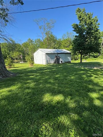 1395 Brownsmill Road, Elsberry, MO 63343
