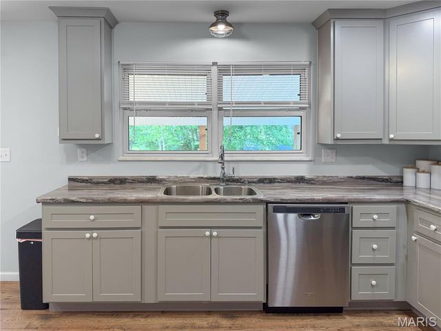 1395 Brownsmill Road, Elsberry, MO 63343