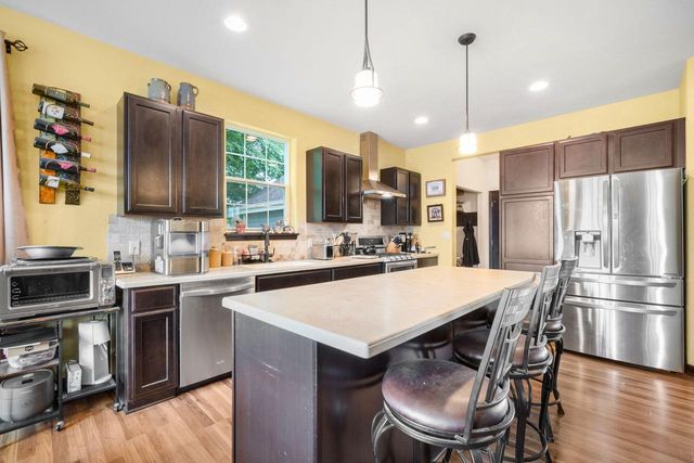 1721 Sagewood CIRCLE, West Bend, WI 53095