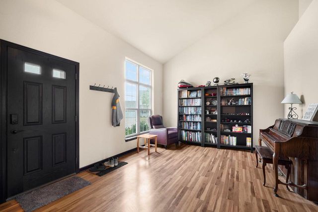 1721 Sagewood CIRCLE, West Bend, WI 53095