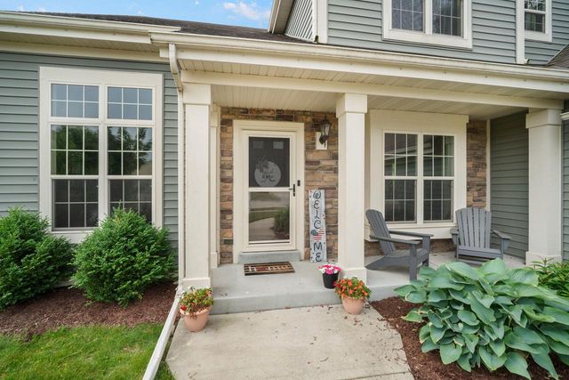 1721 Sagewood CIRCLE, West Bend, WI 53095