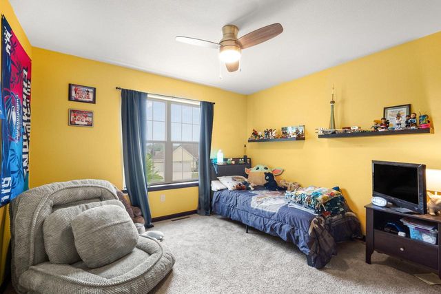 1721 Sagewood CIRCLE, West Bend, WI 53095