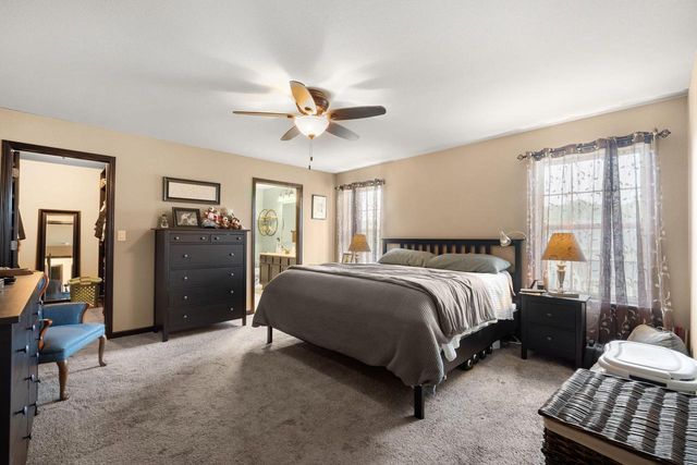 1721 Sagewood CIRCLE, West Bend, WI 53095