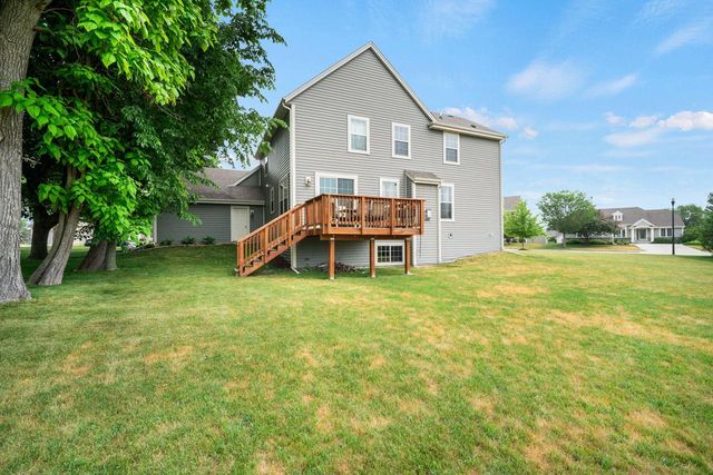 1721 Sagewood CIRCLE, West Bend, WI 53095