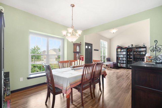 1721 Sagewood CIRCLE, West Bend, WI 53095