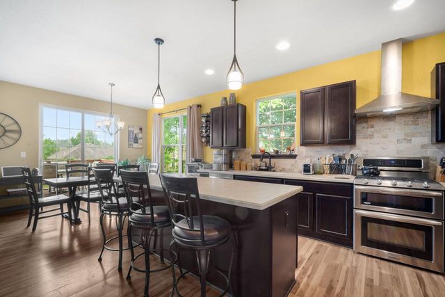 1721 Sagewood CIRCLE, West Bend, WI 53095