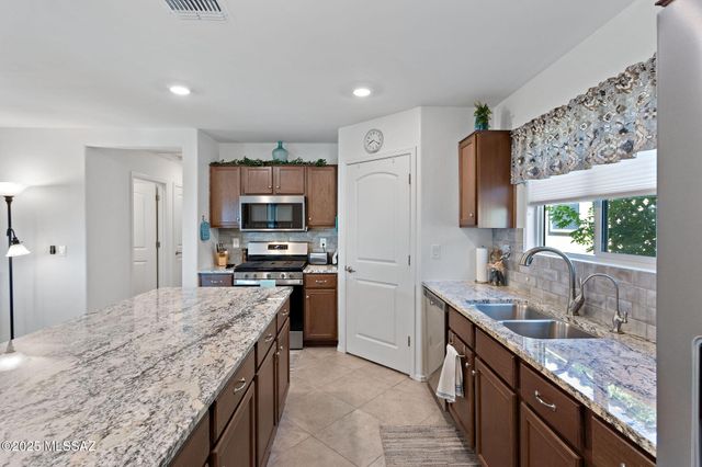 9306 N Agave Gold Road, Tucson, AZ 85742