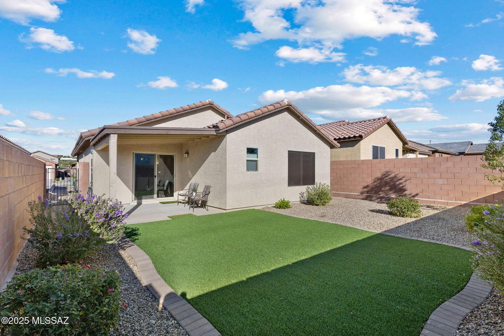 9306 N Agave Gold Road, Tucson, AZ 85742