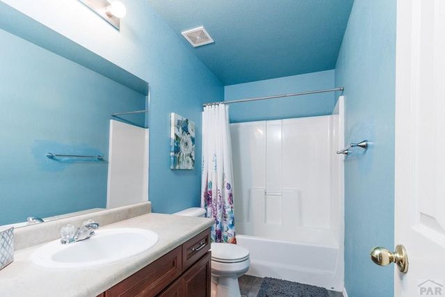 2216 Longhorn Dr, Pueblo, CO 81008