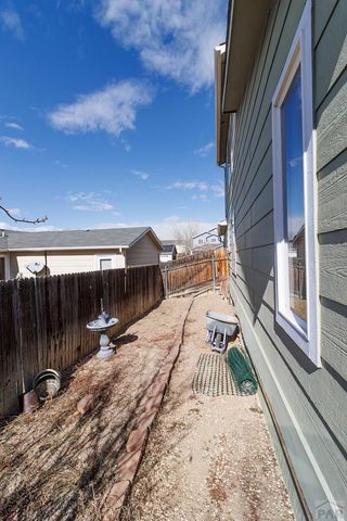 2216 Longhorn Dr, Pueblo, CO 81008