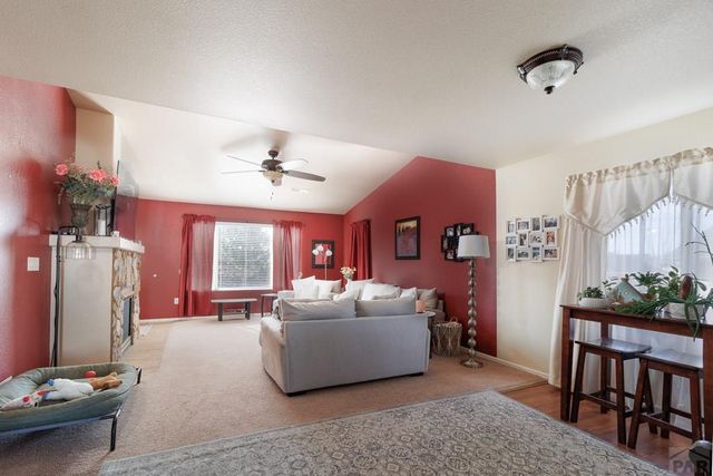 2216 Longhorn Dr, Pueblo, CO 81008