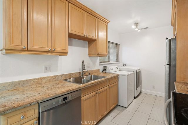 4726 Park Granada 216, Calabasas, CA 91302