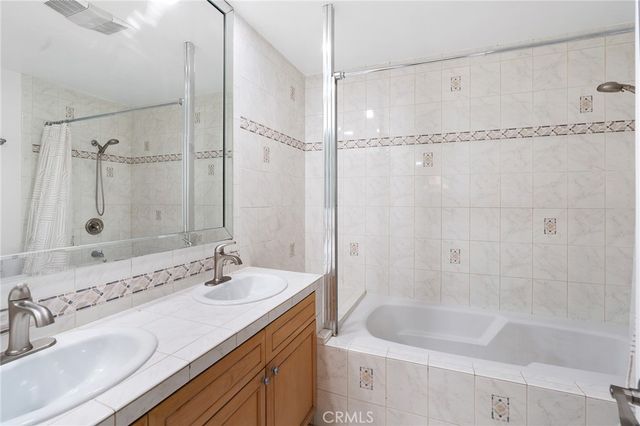 4726 Park Granada 216, Calabasas, CA 91302