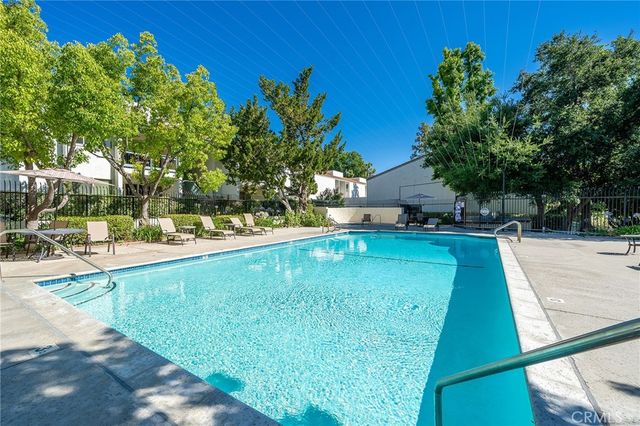 4726 Park Granada 216, Calabasas, CA 91302