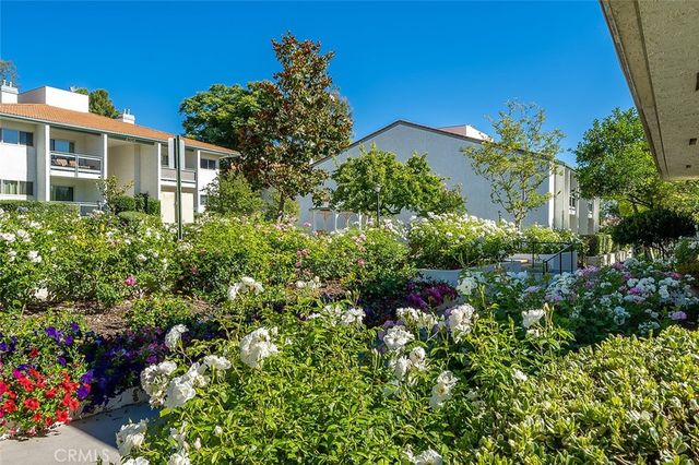 4726 Park Granada 216, Calabasas, CA 91302