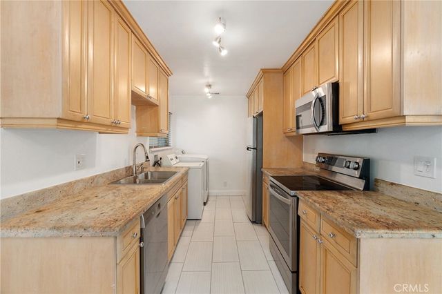 4726 Park Granada 216, Calabasas, CA 91302