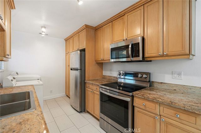 4726 Park Granada 216, Calabasas, CA 91302