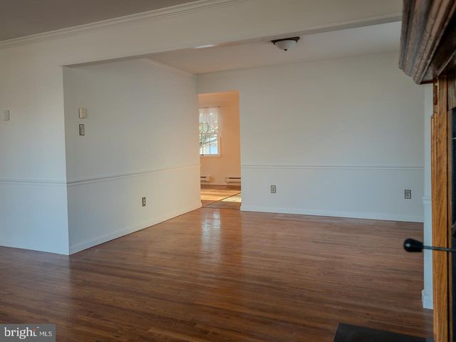 1038 WHITECAP AVENUE, Manahawkin, NJ 08050