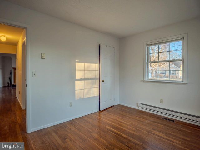 1038 WHITECAP AVENUE, Manahawkin, NJ 08050