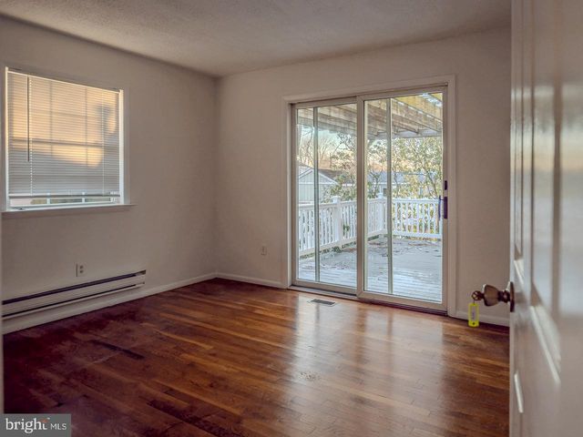 1038 WHITECAP AVENUE, Manahawkin, NJ 08050