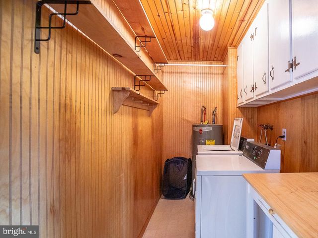 1038 WHITECAP AVENUE, Manahawkin, NJ 08050