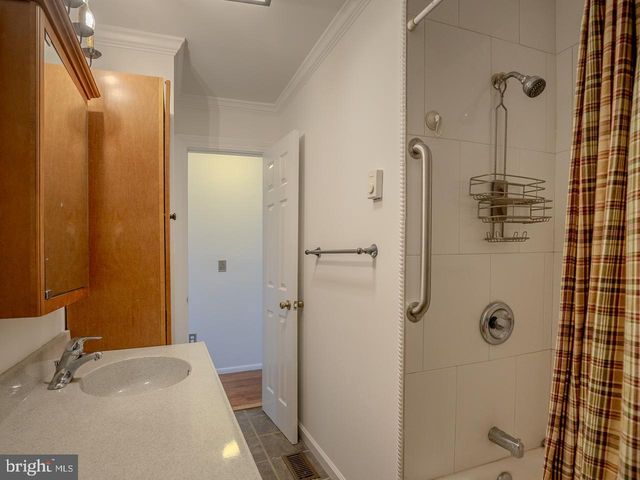 1038 WHITECAP AVENUE, Manahawkin, NJ 08050