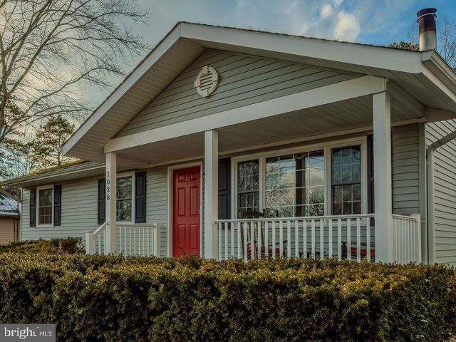 1038 WHITECAP AVENUE, Manahawkin, NJ 08050