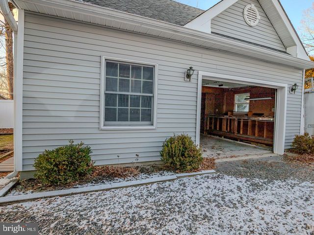 1038 WHITECAP AVENUE, Manahawkin, NJ 08050