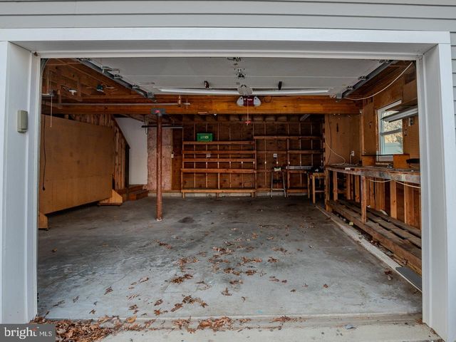 1038 WHITECAP AVENUE, Manahawkin, NJ 08050