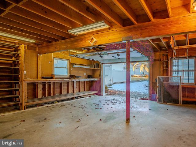 1038 WHITECAP AVENUE, Manahawkin, NJ 08050