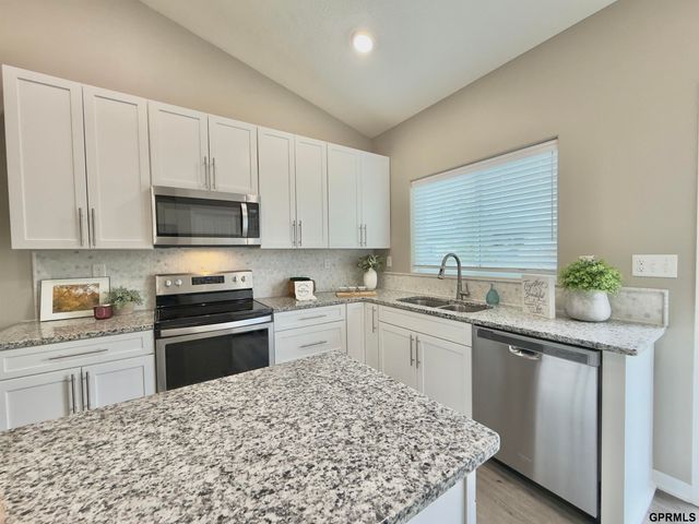 6543 SW 8th Street, Lincoln, NE 68523