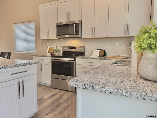 6543 SW 8th Street, Lincoln, NE 68523