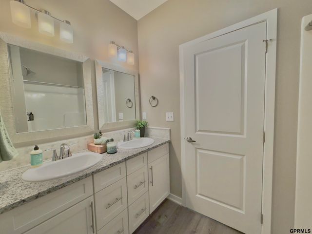 6543 SW 8th Street, Lincoln, NE 68523
